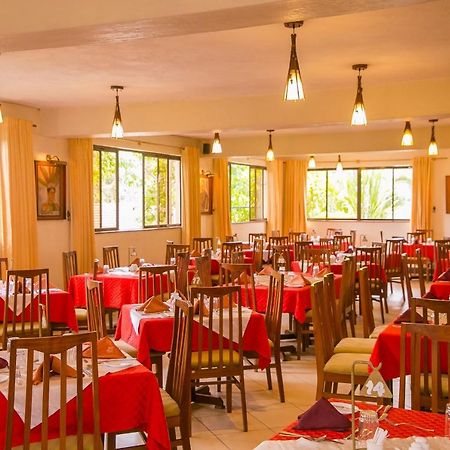 Green Hills Hotel Ньєрі Екстер'єр фото