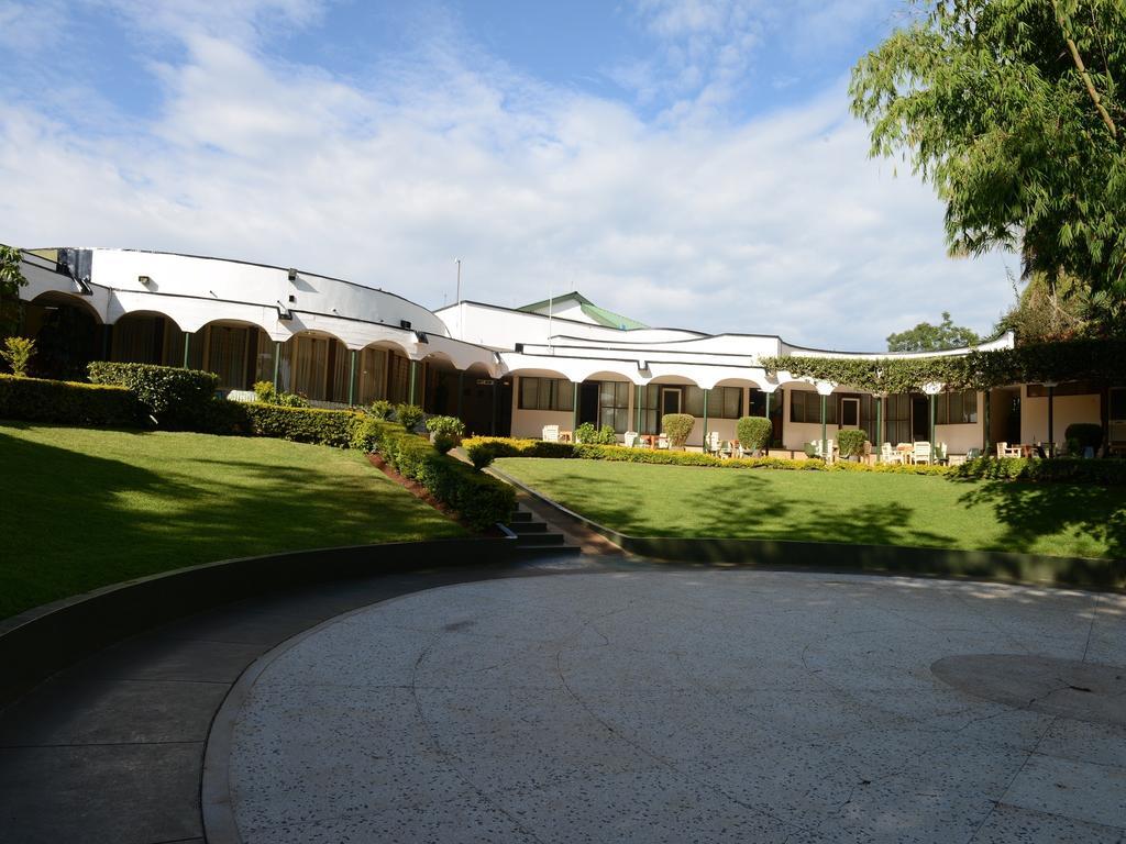 Green Hills Hotel Ньєрі Екстер'єр фото