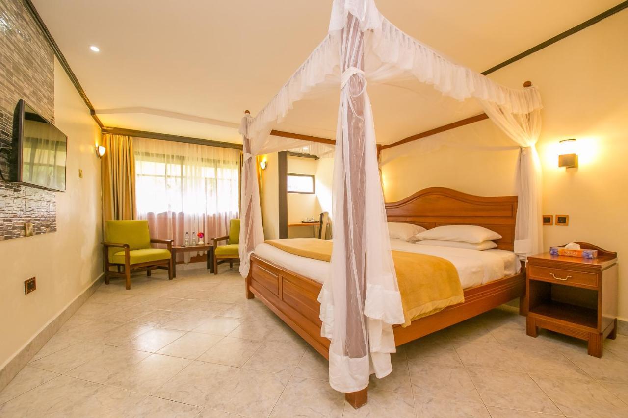 Green Hills Hotel Ньєрі Екстер'єр фото
