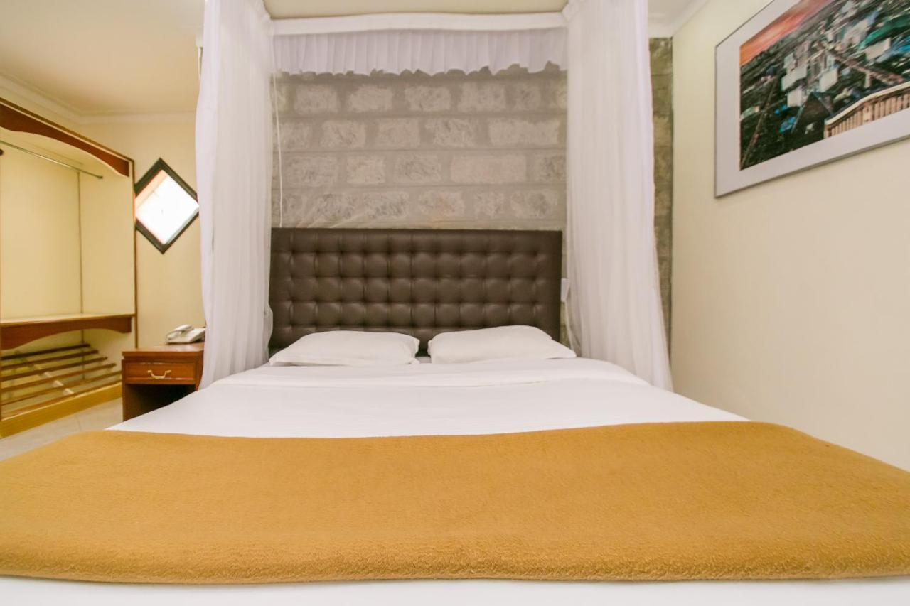 Green Hills Hotel Ньєрі Екстер'єр фото