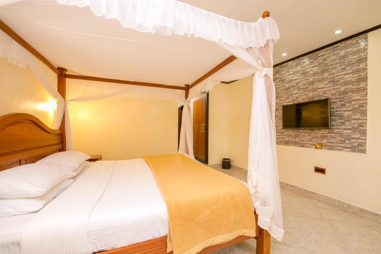 Green Hills Hotel Ньєрі Екстер'єр фото