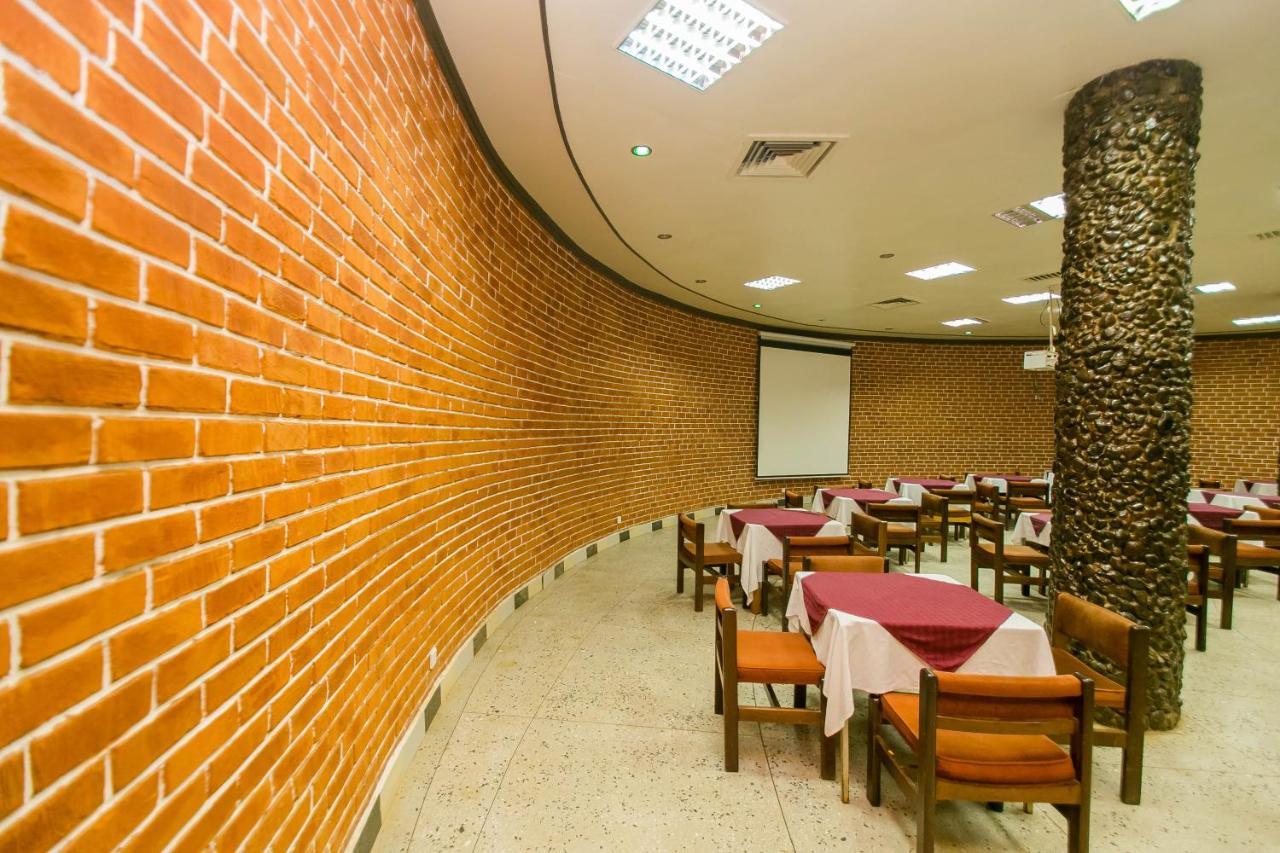 Green Hills Hotel Ньєрі Екстер'єр фото