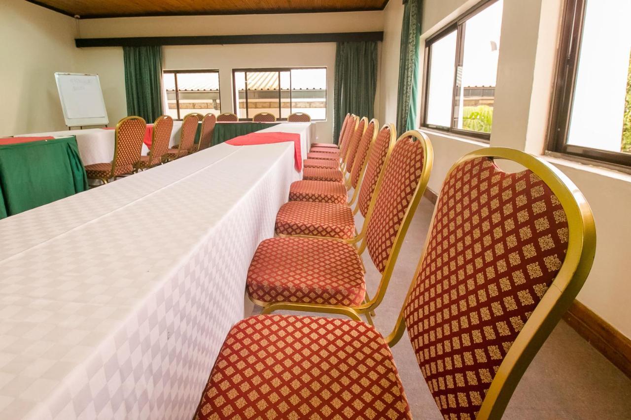 Green Hills Hotel Ньєрі Екстер'єр фото
