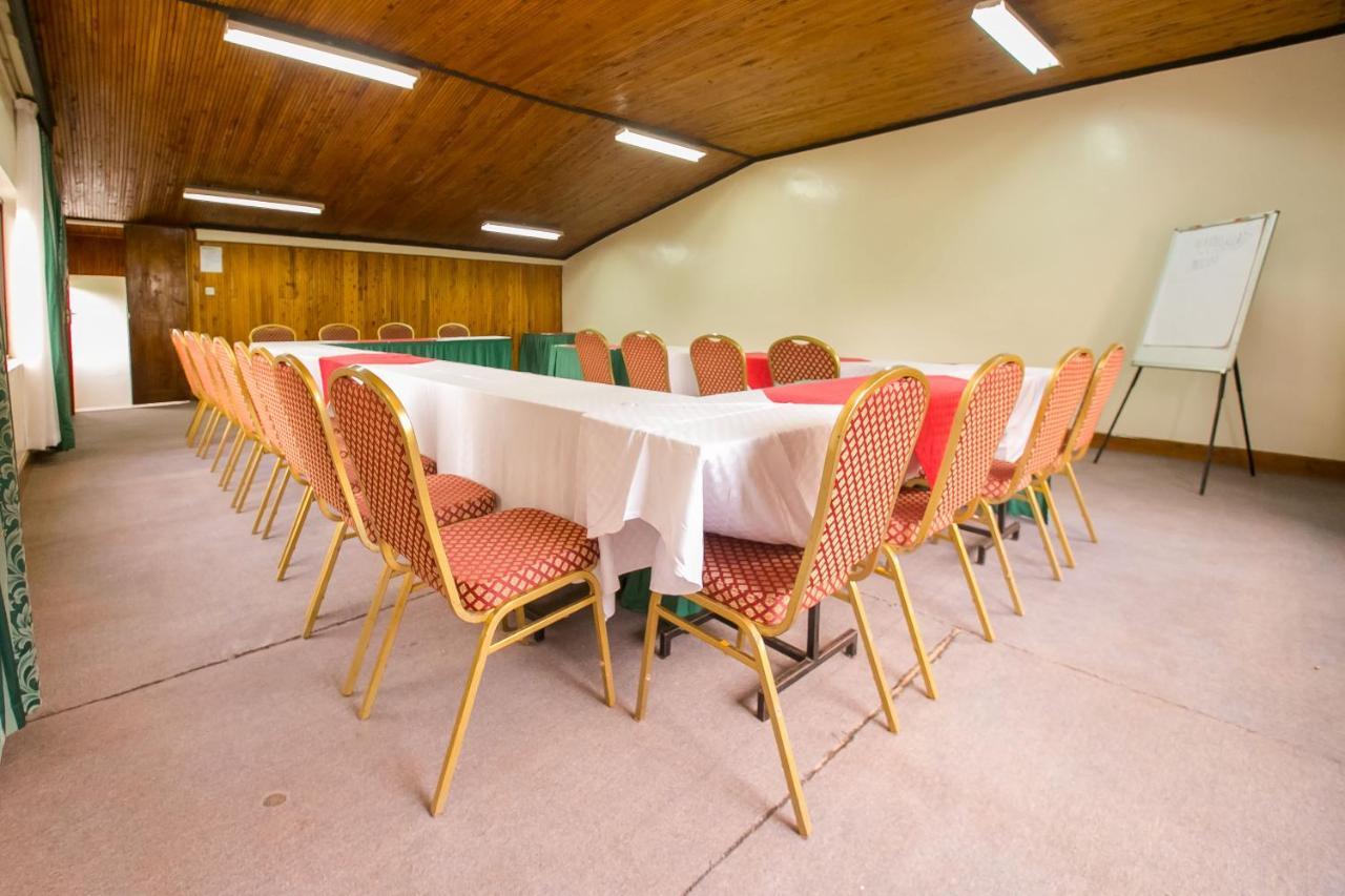 Green Hills Hotel Ньєрі Екстер'єр фото