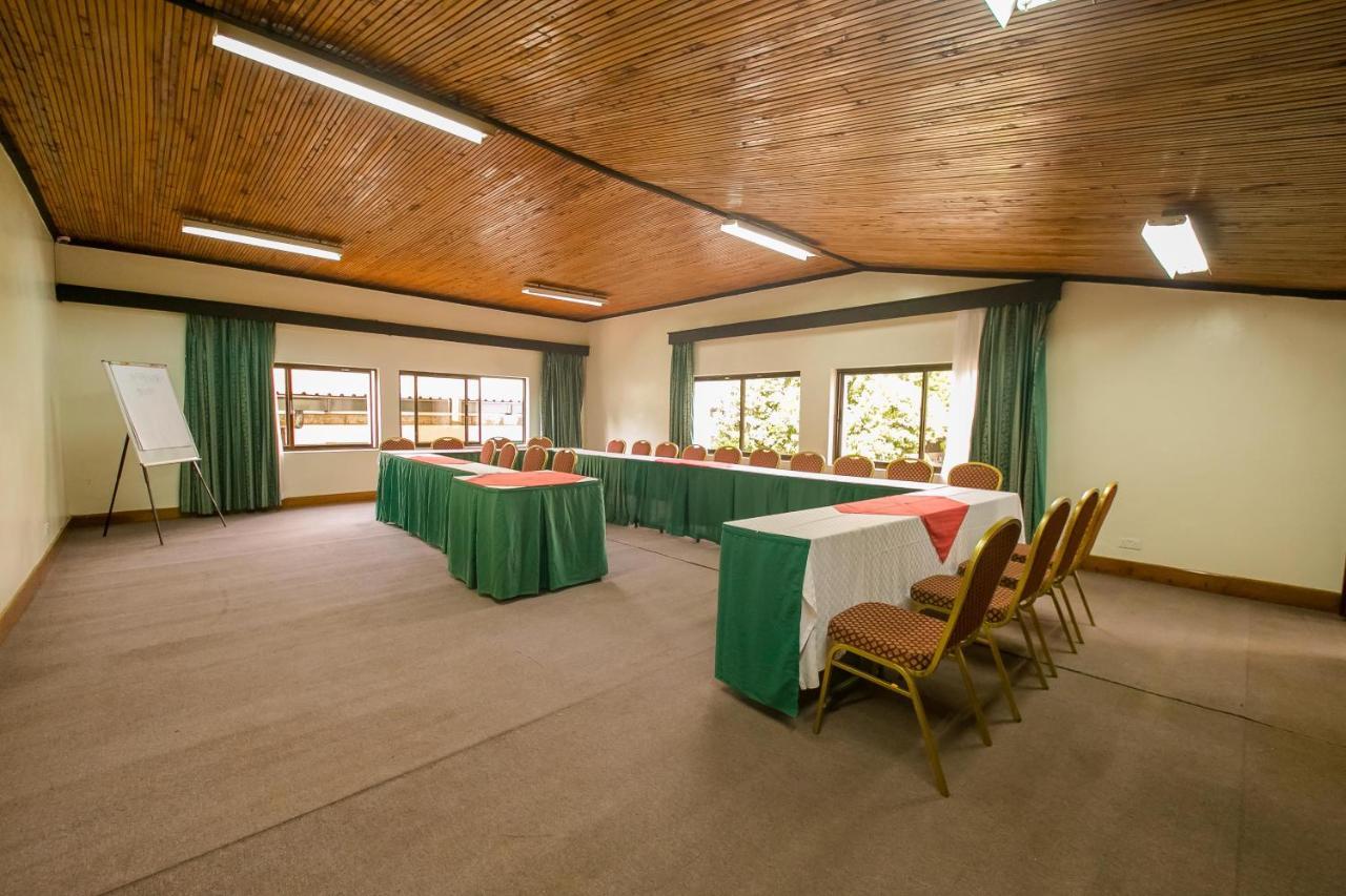 Green Hills Hotel Ньєрі Екстер'єр фото