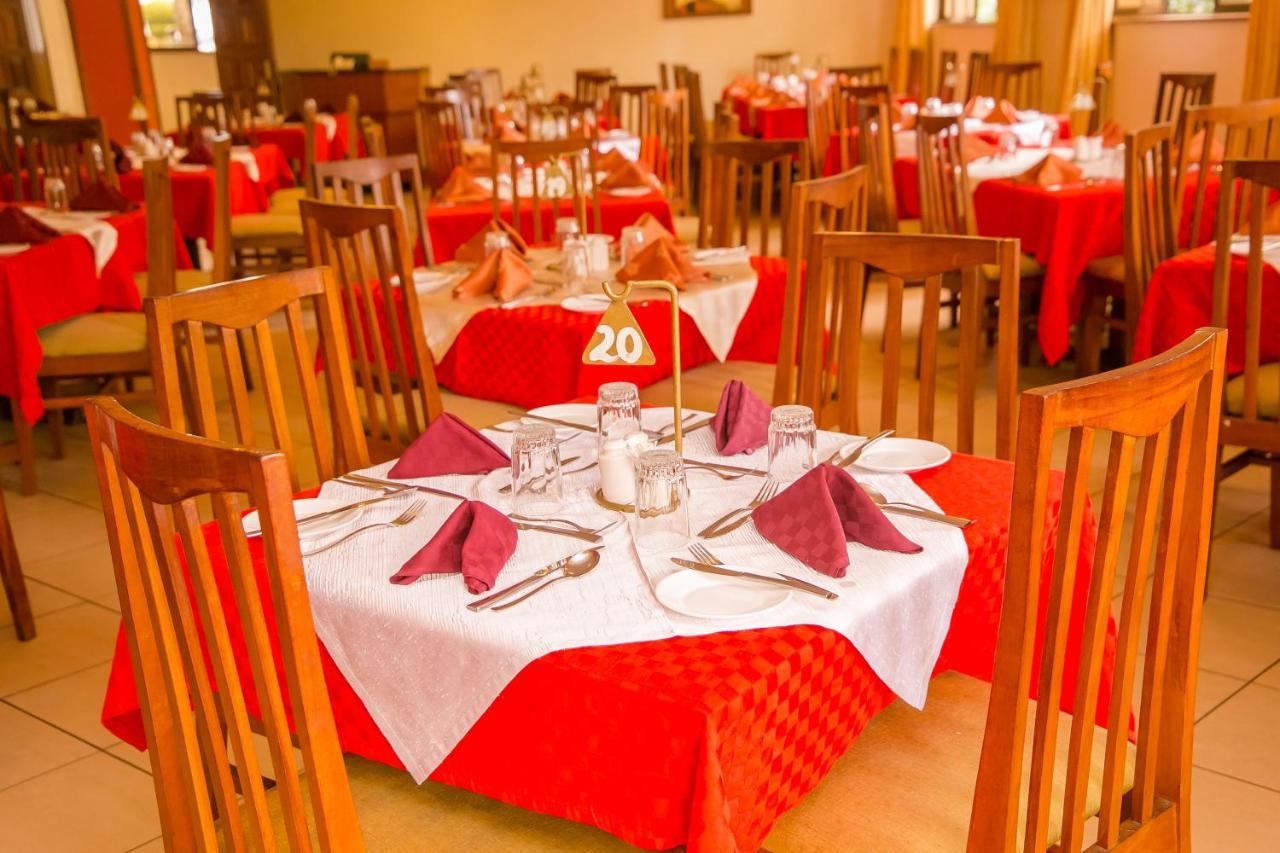 Green Hills Hotel Ньєрі Екстер'єр фото