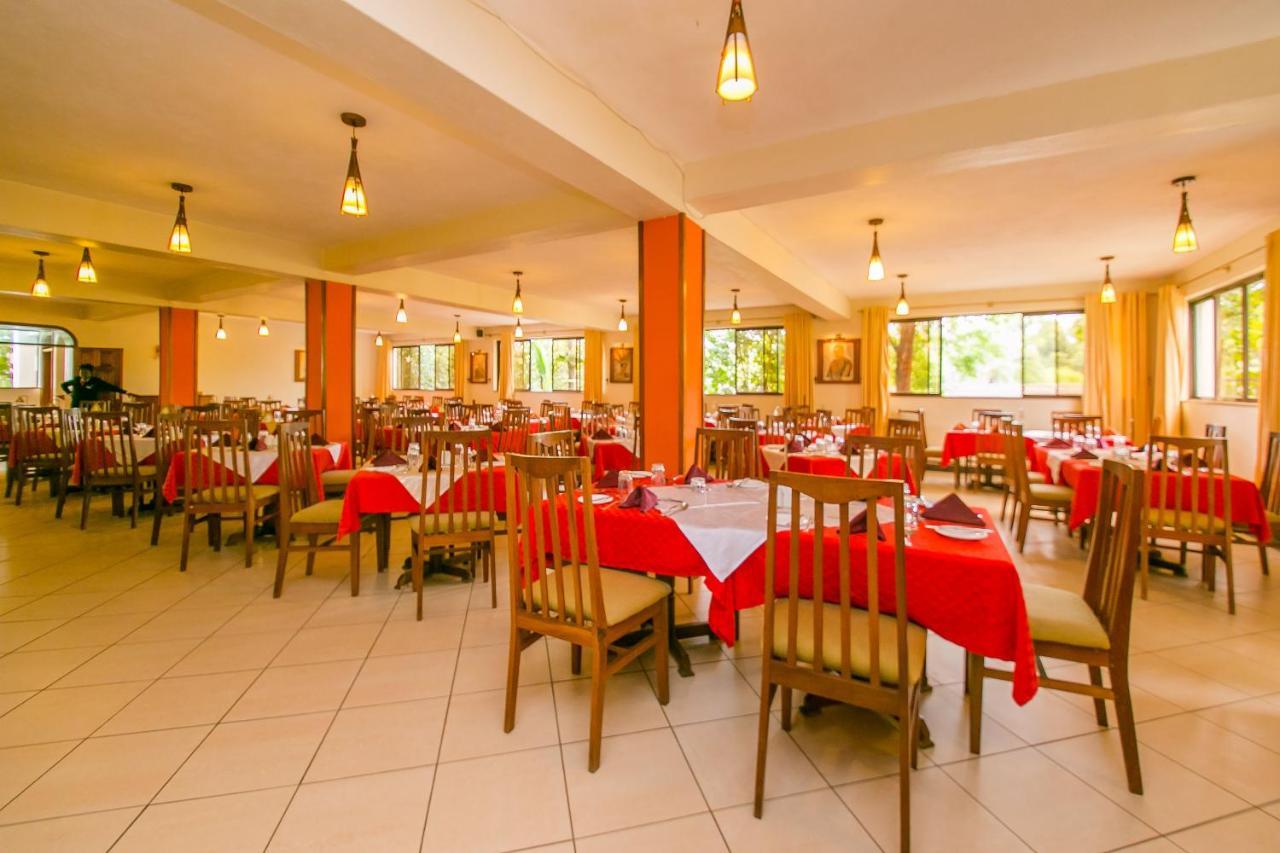 Green Hills Hotel Ньєрі Екстер'єр фото