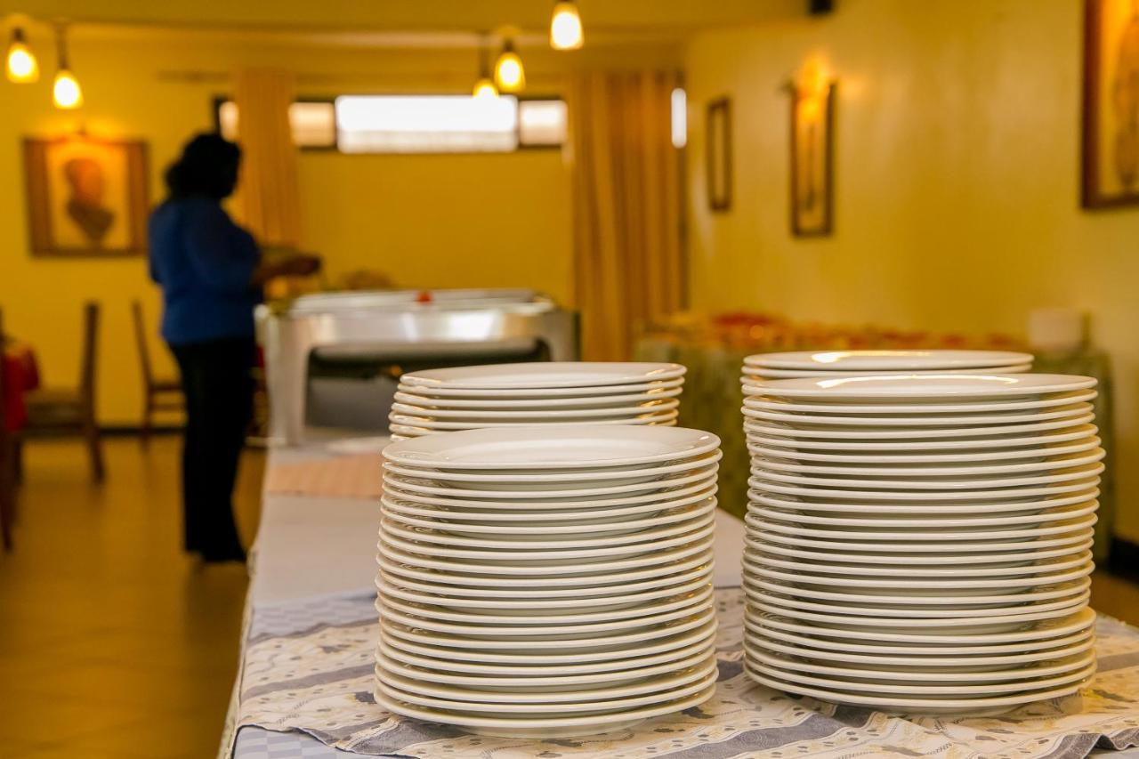 Green Hills Hotel Ньєрі Екстер'єр фото