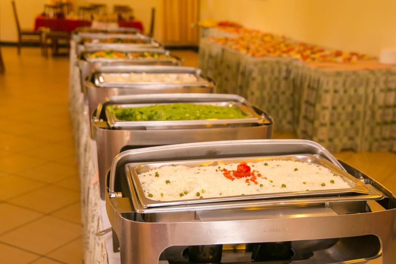 Green Hills Hotel Ньєрі Екстер'єр фото